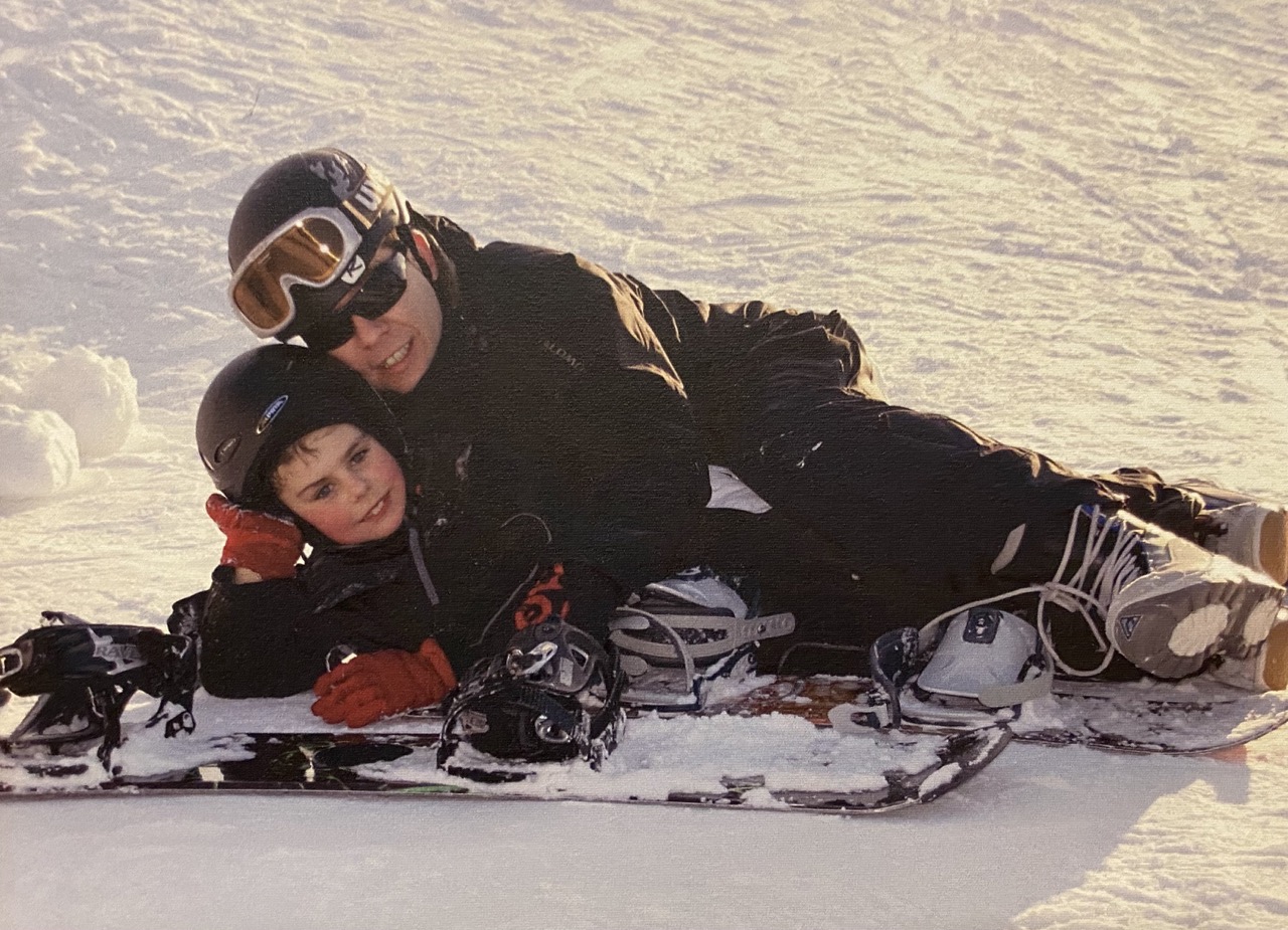 Zdjęcie małego mnie na snowboardzie